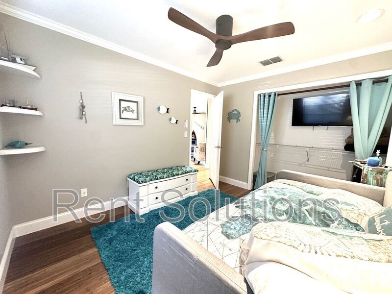 Gorgeous 3br/2ba home in Largo, FURNISHED/ANNUAL! property image
