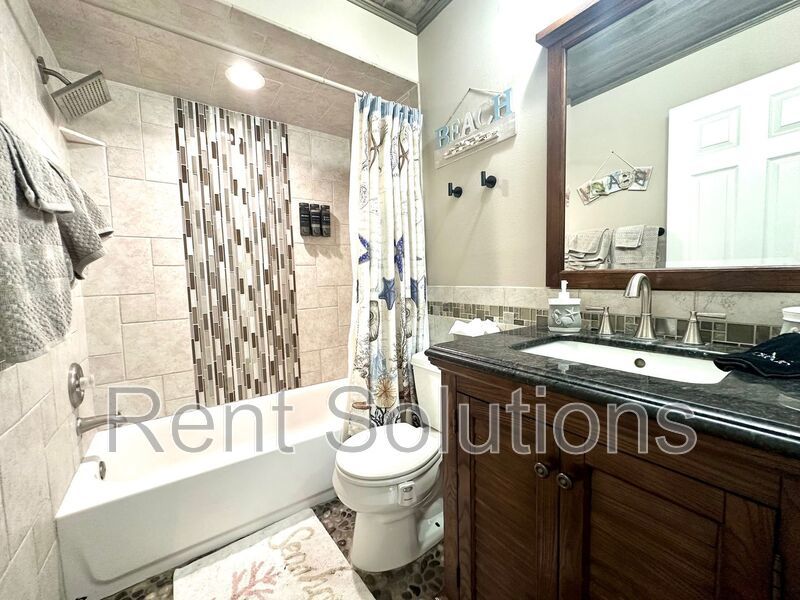 Gorgeous 3br/2ba home in Largo, FURNISHED/ANNUAL! property image