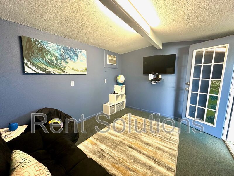 Gorgeous 3br/2ba home in Largo, FURNISHED/ANNUAL! property image