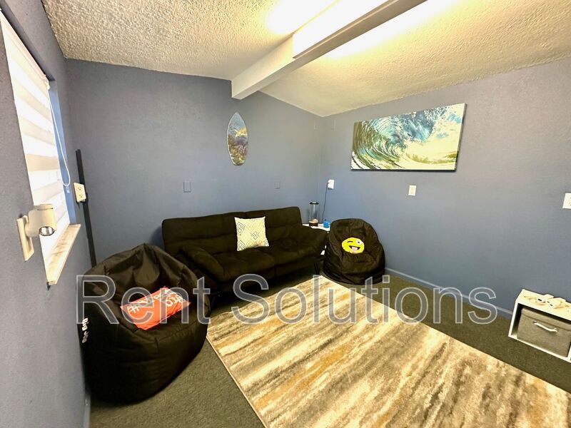 Gorgeous 3br/2ba home in Largo, FURNISHED/ANNUAL! property image