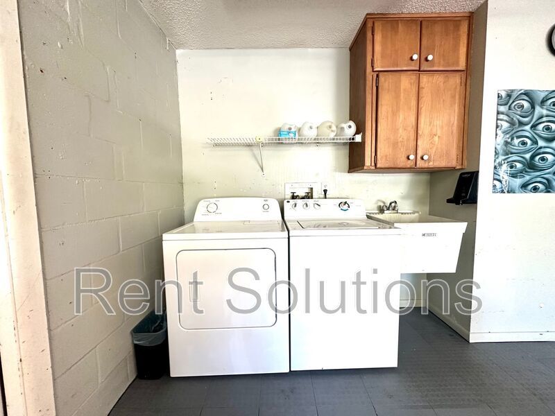 Gorgeous 3br/2ba home in Largo, FURNISHED/ANNUAL! property image