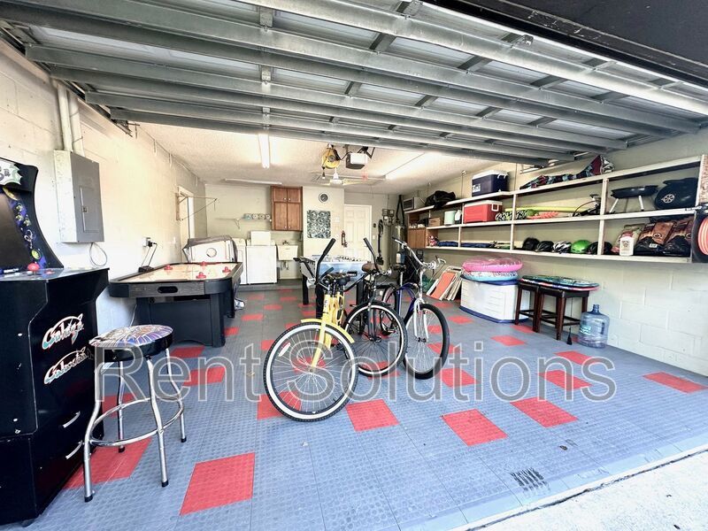 Gorgeous 3br/2ba home in Largo, FURNISHED/ANNUAL! property image