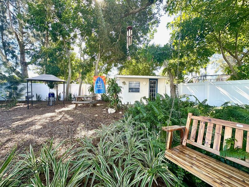 Gorgeous 3br/2ba home in Largo, FURNISHED/ANNUAL! property image