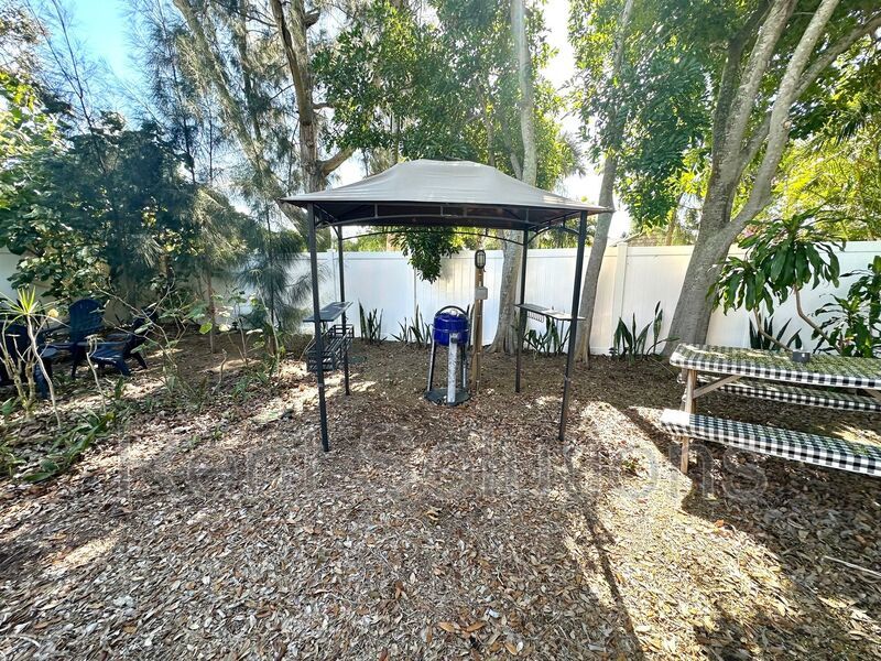 Gorgeous 3br/2ba home in Largo, FURNISHED/ANNUAL! property image