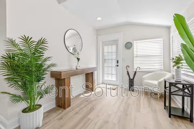 Remodeled South Tampa 3BR/2BA with fenced yard near Macdill AFB property image