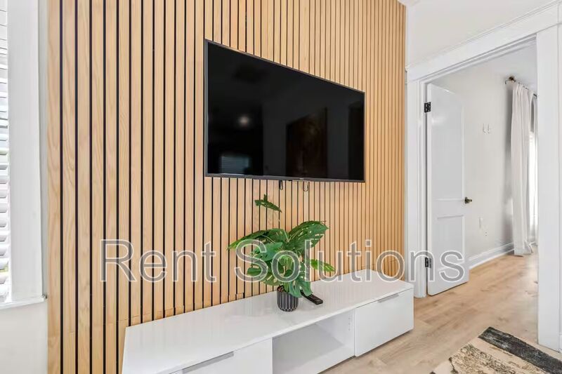 Remodeled South Tampa 3BR/2BA with fenced yard near Macdill AFB property image