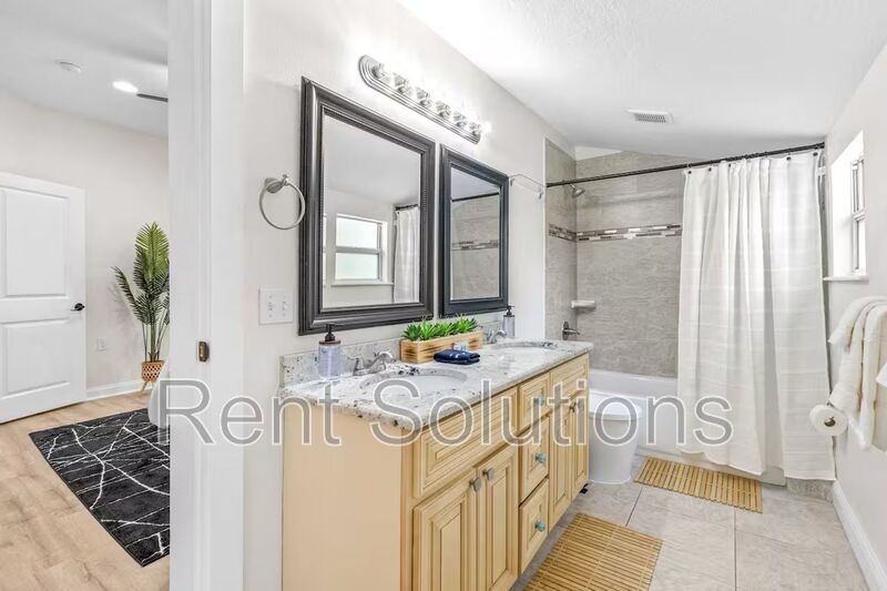 Remodeled South Tampa 3BR/2BA with fenced yard near Macdill AFB property image