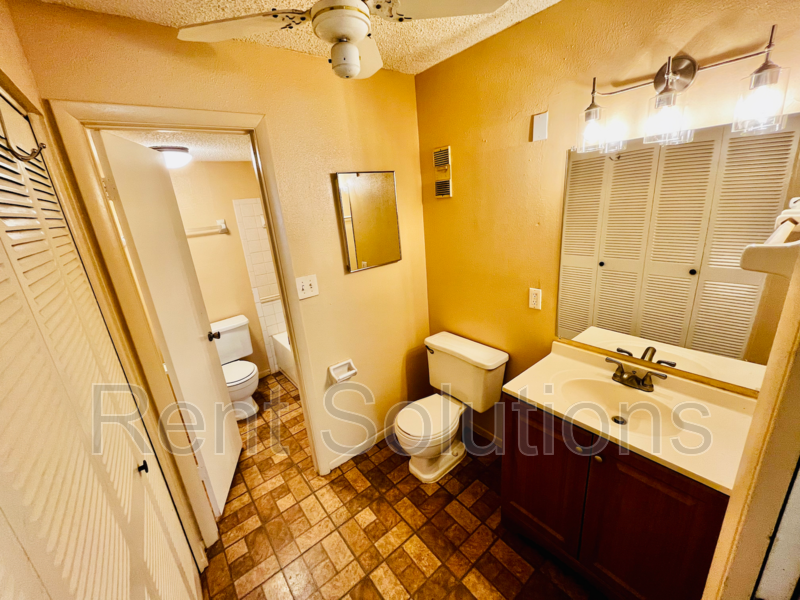 Cozy 2 Bed 1.5 Bathroom in Temple Terrace property image