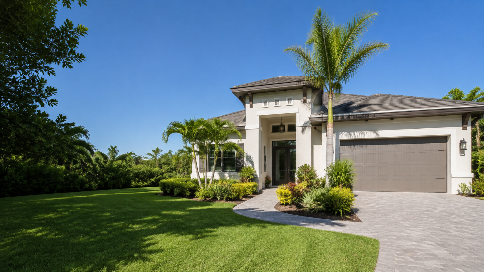 Well-maintained Tampa Bay single-family rental home in bright daylight